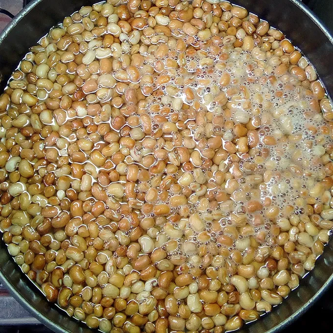 Agoyin beans and sauce recipe by Dolapo Grey
