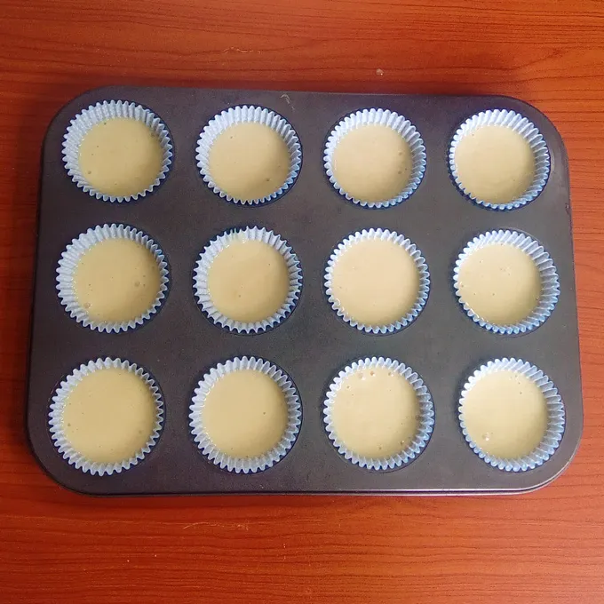 Vanilla cupcakes by Dolapo Grey