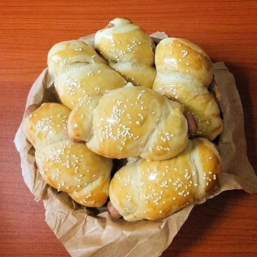 Sausage bread rolls recipe by Dolapo Grey