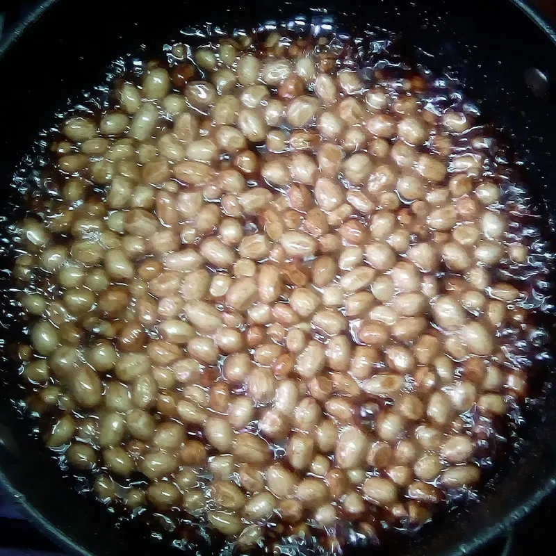 Candied peanuts by Dolapo. Grey
