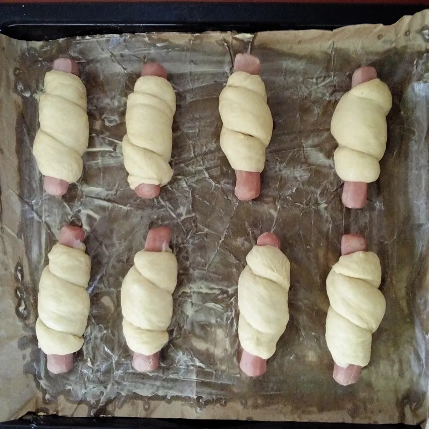Sausage bread rolls recipe by Dolapo Grey
