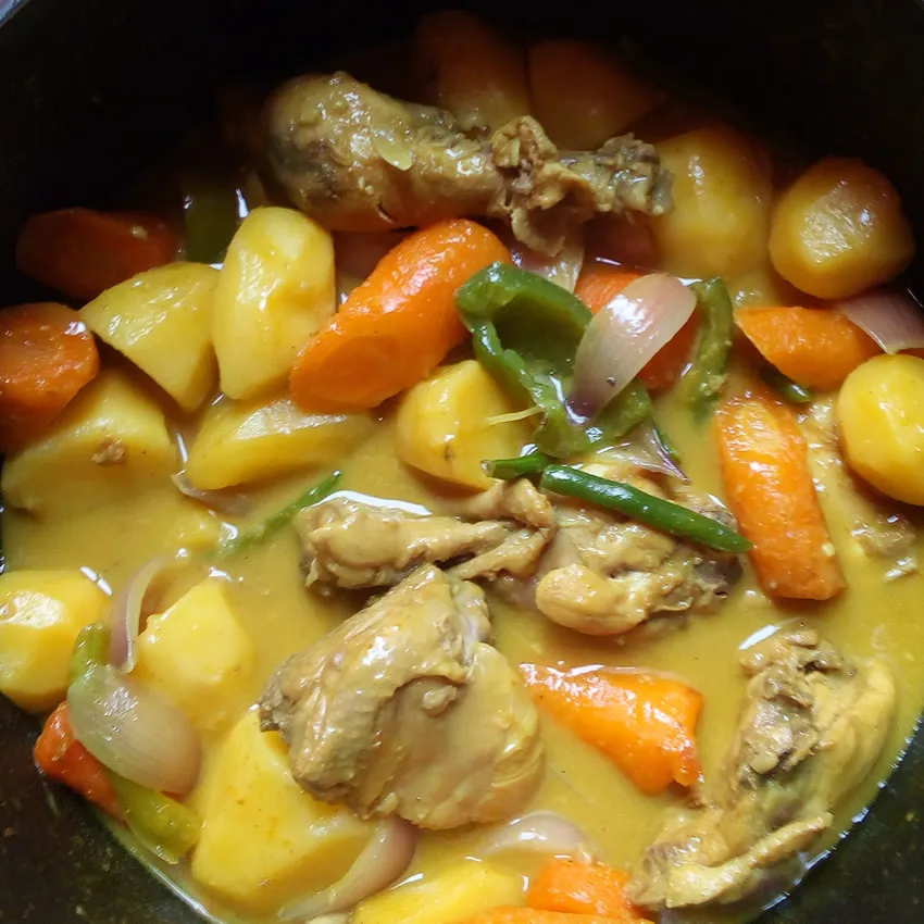 Creamy chicken curry recipe by Dolapo Grey