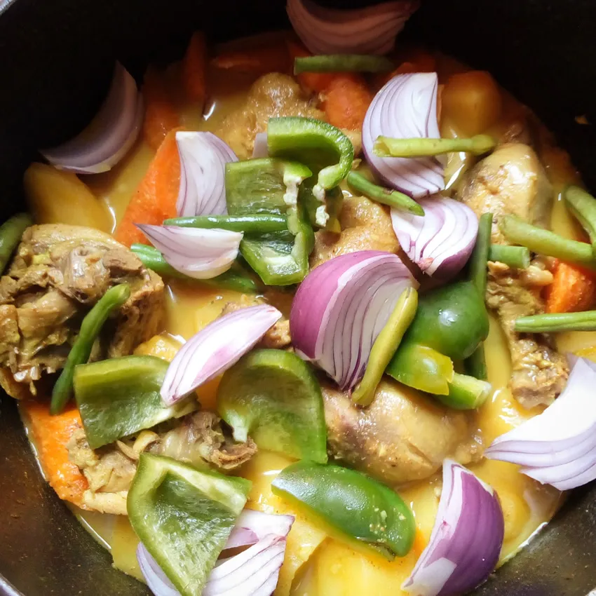 Creamy chicken curry recipe by Dolapo Grey