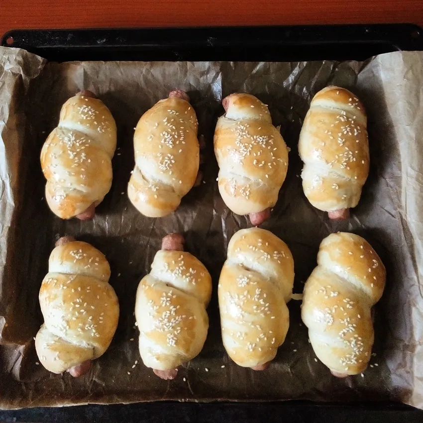 Sausage bread rolls recipe by Dolapo Grey
