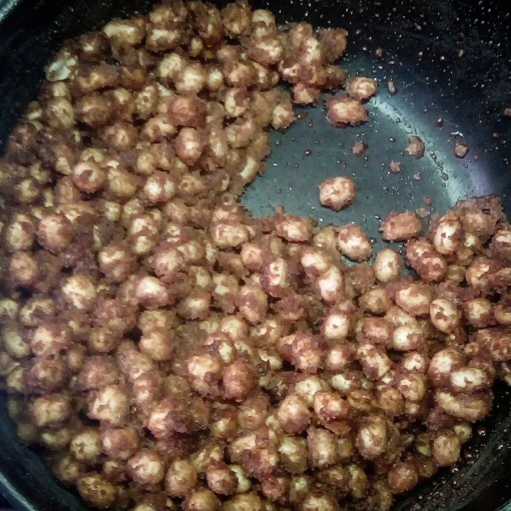 Candied peanuts by Dolapo. Grey
