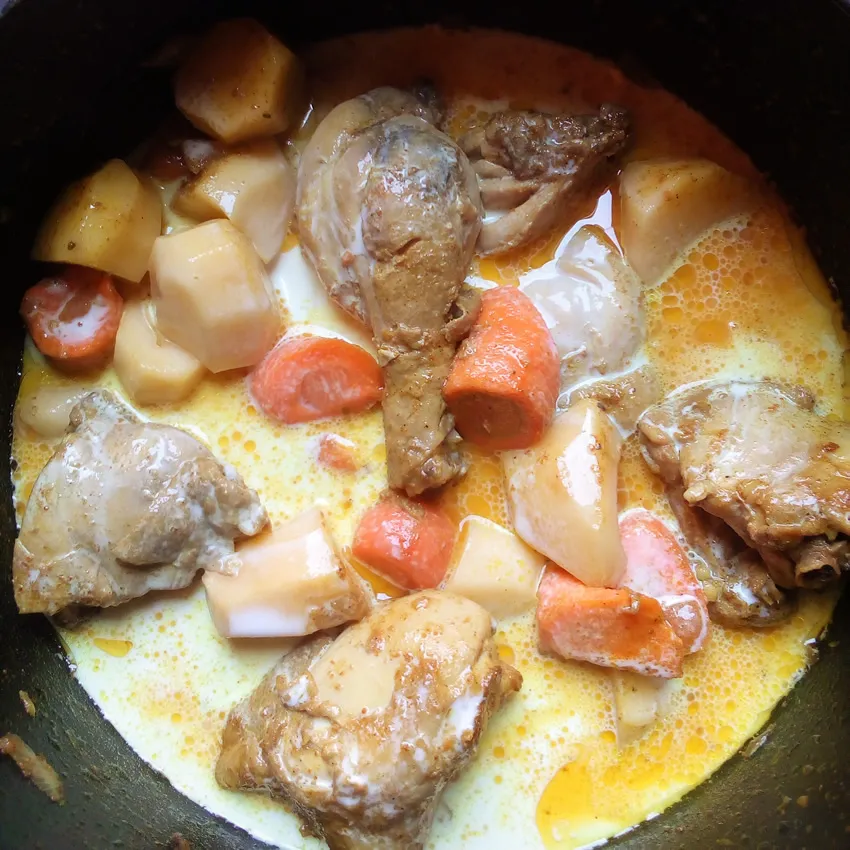 Creamy chicken curry recipe by Dolapo Grey