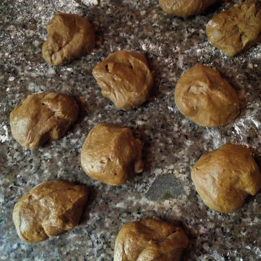 Chocolate bread rolls by Dolapo Grey