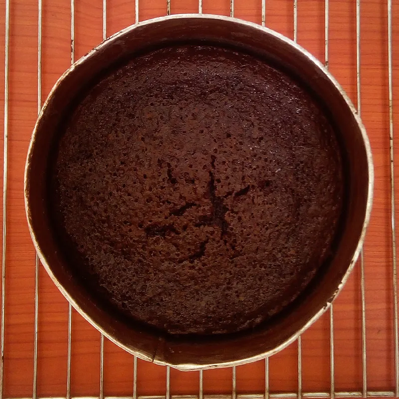 Easy Chocolate cake by Dolapo Grey
