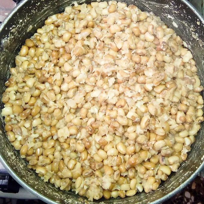Agoyin beans and sauce recipe by Dolapo Grey
