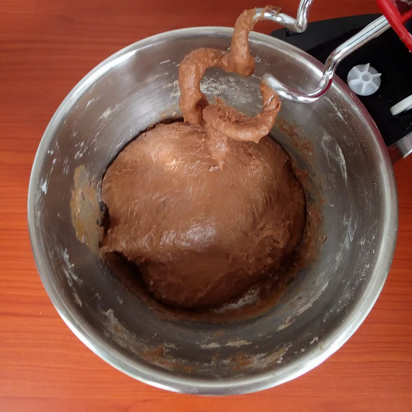 Chocolate bread rolls by Dolapo Grey