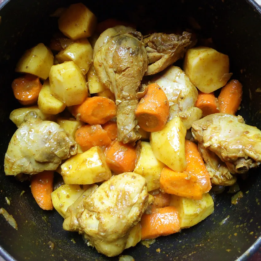 Creamy chicken curry recipe by Dolapo Grey