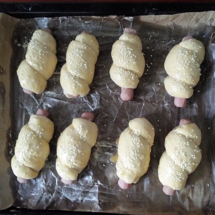 Sausage bread rolls recipe by Dolapo Grey