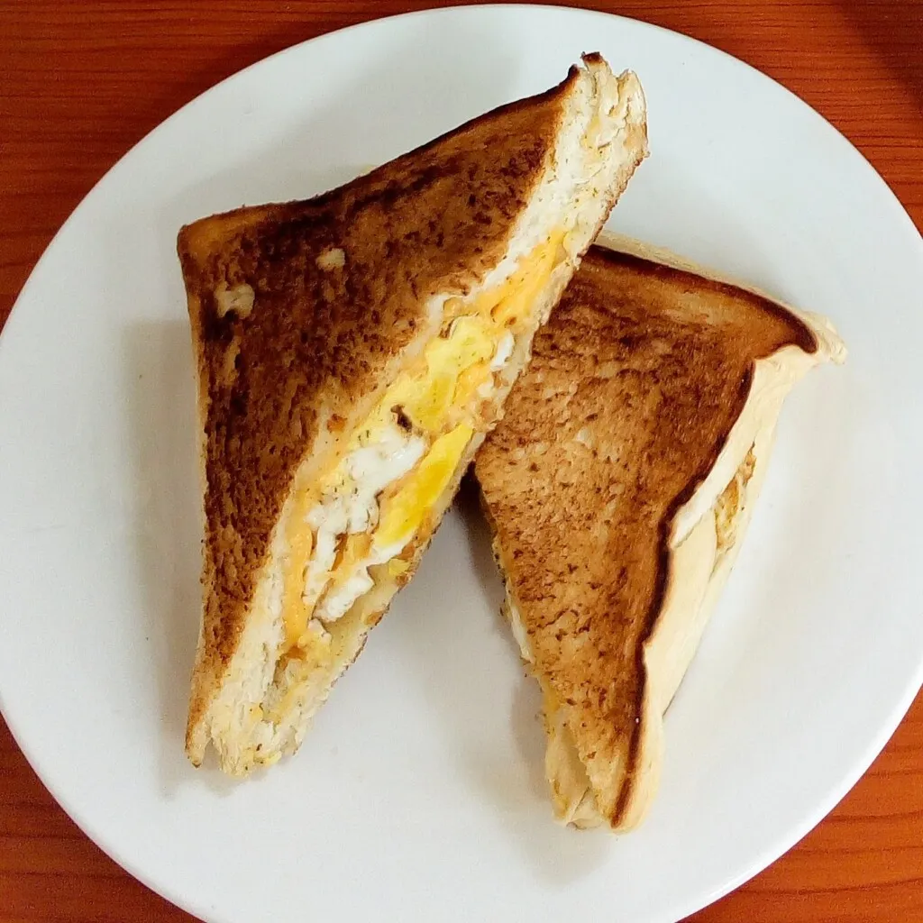 Cheese and Egg sandwich by Dolapo Grey