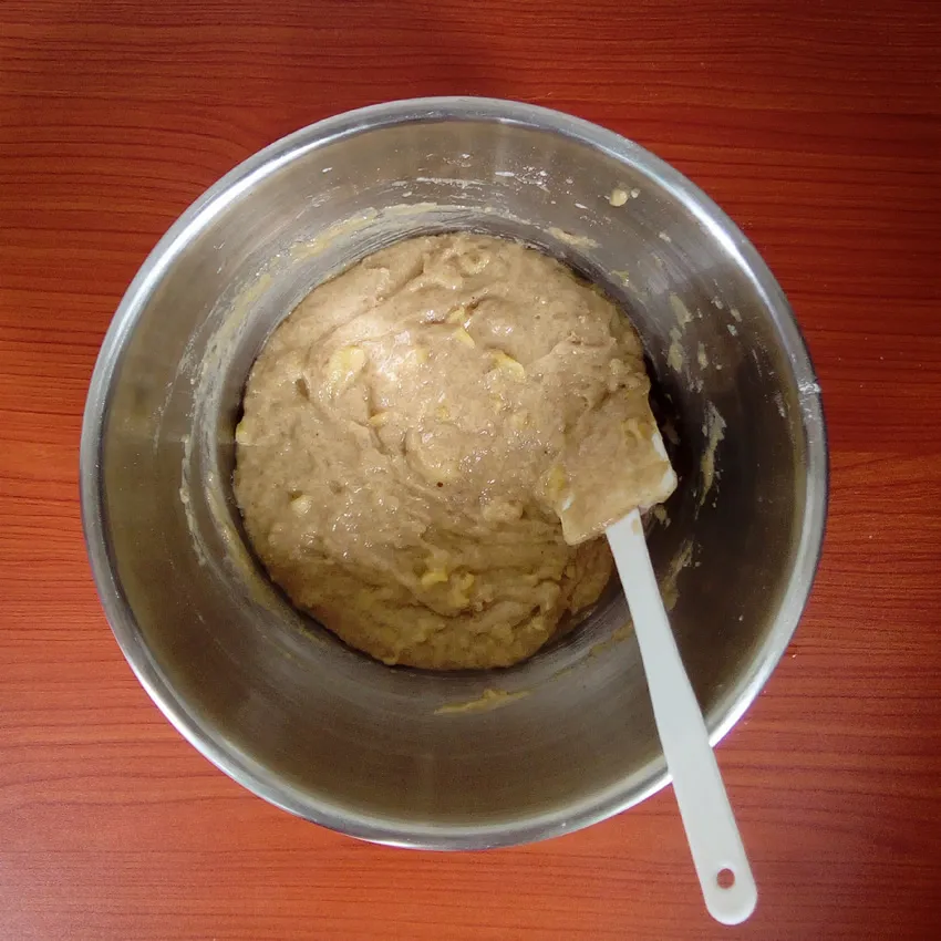 Banana muffins by dolapo grey
