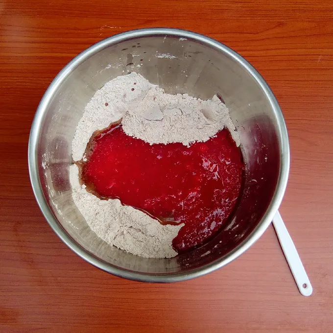 Red velvet banana bread by dolapo grey
