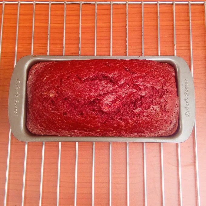 Red velvet banana bread by dolapo grey