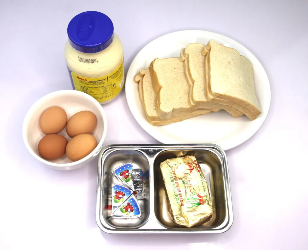 Cheese and Egg sandwich by Dolapo Grey