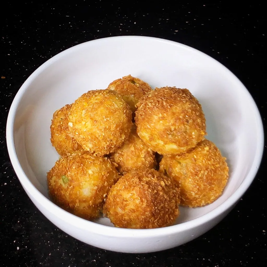 Fried potato balls by Dolapo Grey