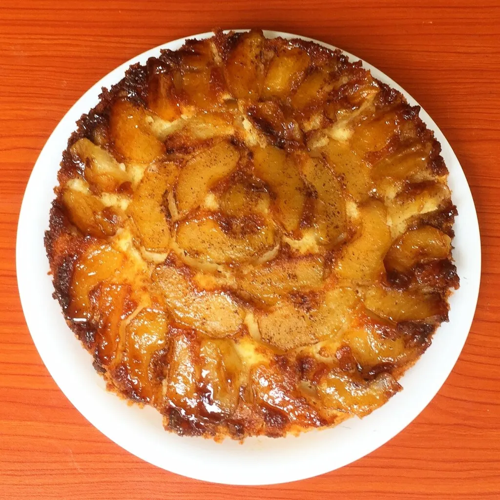 Apple upside down cake by Dolapo Grey