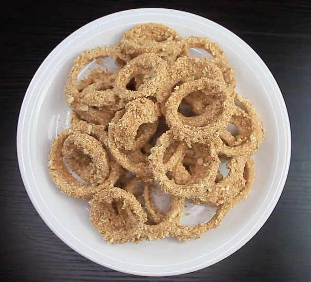 Onion rings by Dolapo Grey