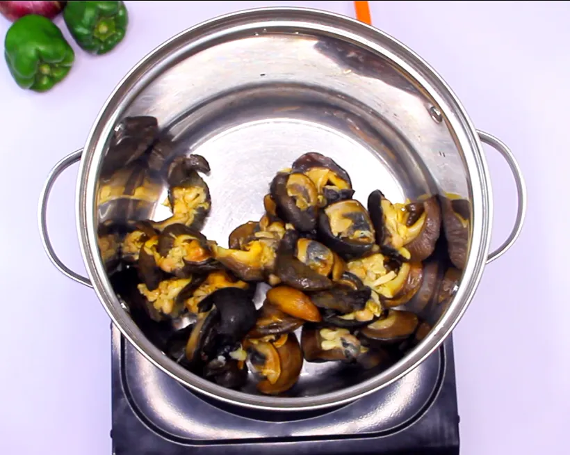 Snail sauce by Dolapo Grey