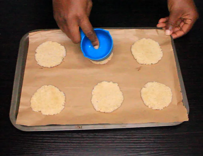 Simple oatmeal cookies by Dolapo Grey