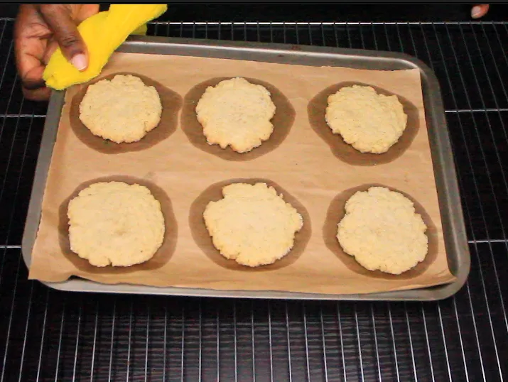 Simple oatmeal cookies by Dolapo Grey