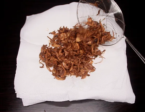 Crispy fried onion by Dolapo Grey
