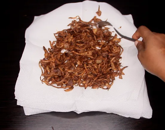 Crispy fried onion by Dolapo Grey