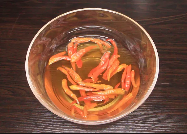 Chili Garlic Oil is a versatile oil. It adds incredible flavour and spice up your dishes. Drizzle it on your noodles, pasta, vegetables, pizza, use it for your stir-fry sauces and It's also perfect as a dip. It's quite easy to make and only takes a few minutes.
