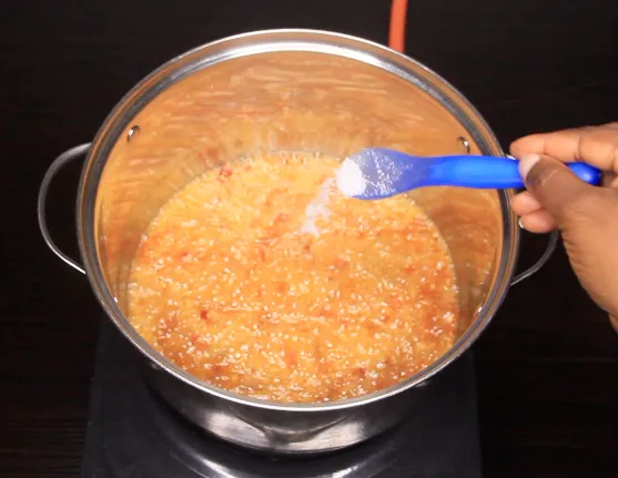 Chili Garlic Oil is a versatile oil. It adds incredible flavour and spice up your dishes. Drizzle it on your noodles, pasta, vegetables, pizza, use it for your stir-fry sauces and It's also perfect as a dip. It's quite easy to make and only takes a few minutes.