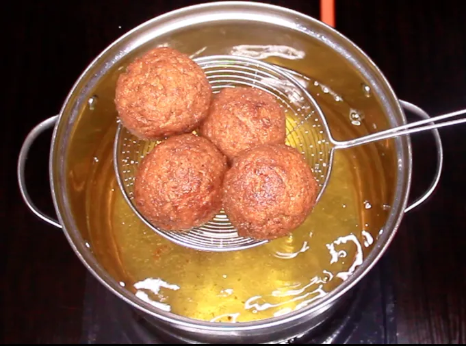 Scotch eggs recipe by Dolapo Grey