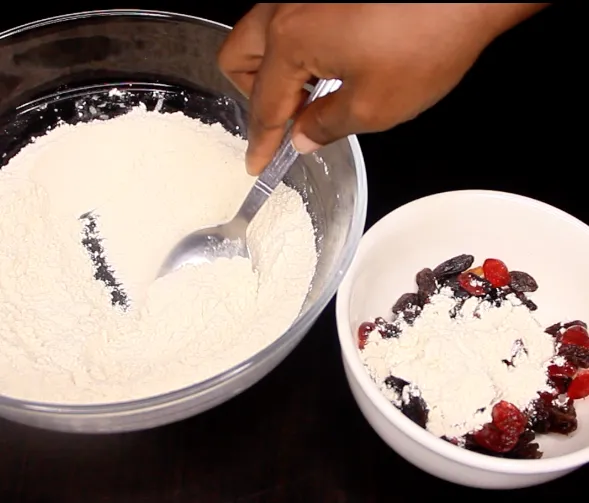 Simple fruit cake by Dolapo Grey