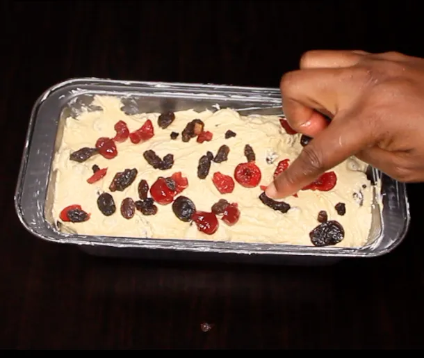 Simple fruit cake by Dolapo Grey