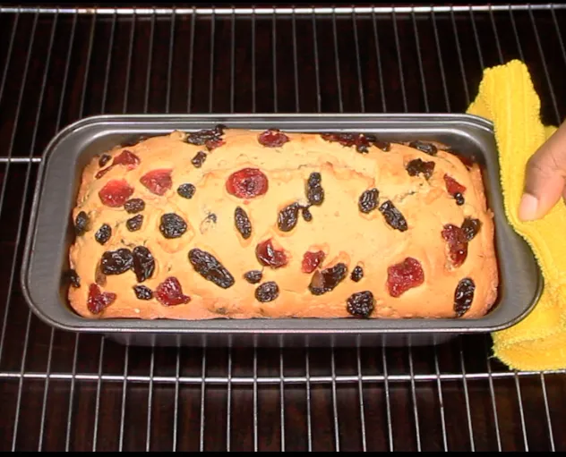 Simple fruit cake by Dolapo Grey