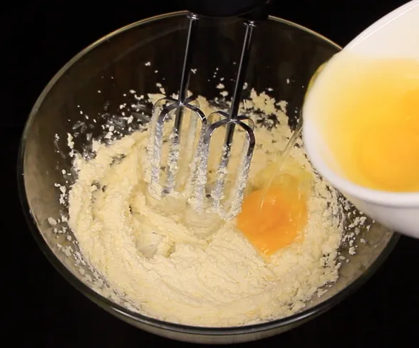Custard Cake recipe by Dolapo Grey