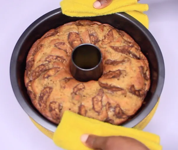 Jewish Apple Cake by Dolapo Grey
