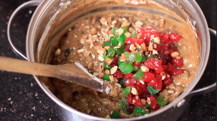 Boiled fruit cake by Dolapo Grey
