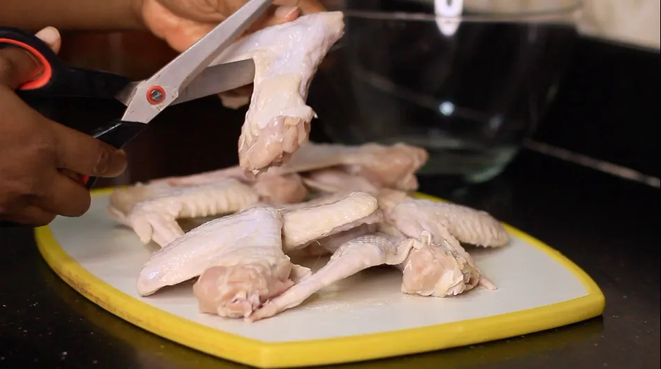 Oven baked chicken wings by Dolapo Grey