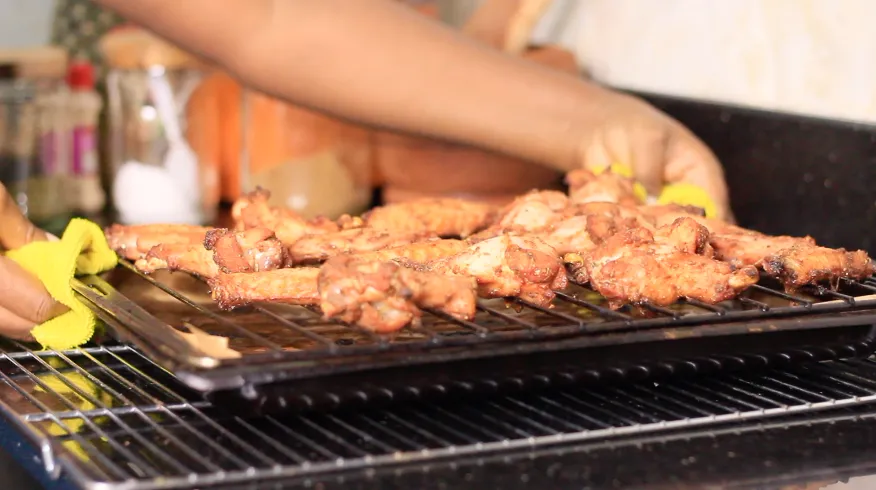 Oven baked chicken wings by Dolapo Grey