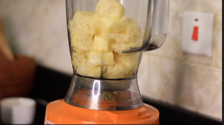 Pineapple coconut smoothie by Dolapo Grey