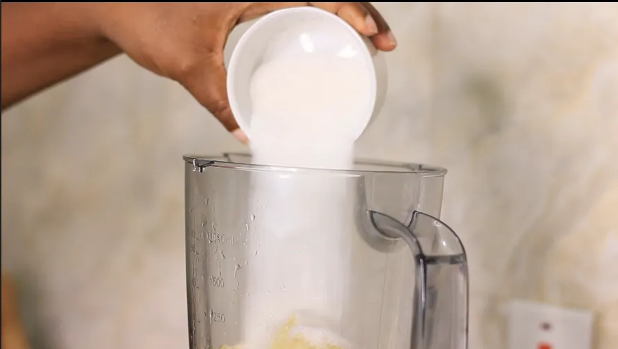 Pineapple coconut smoothie by Dolapo Grey
