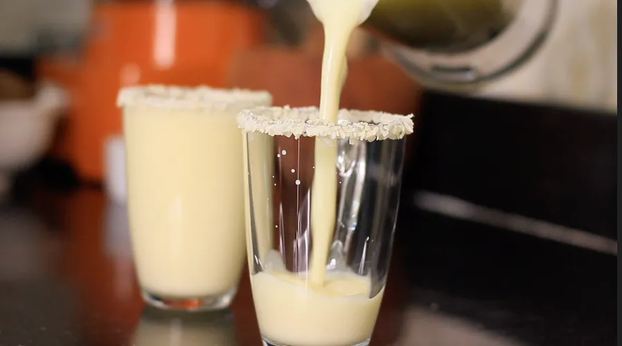 Pineapple coconut smoothie by Dolapo Grey
