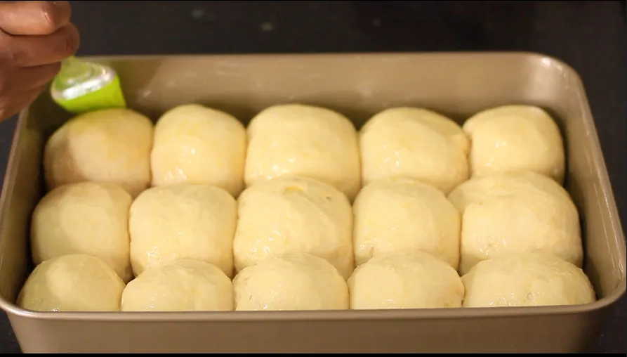 Japanese milk bread by Dolapo Grey