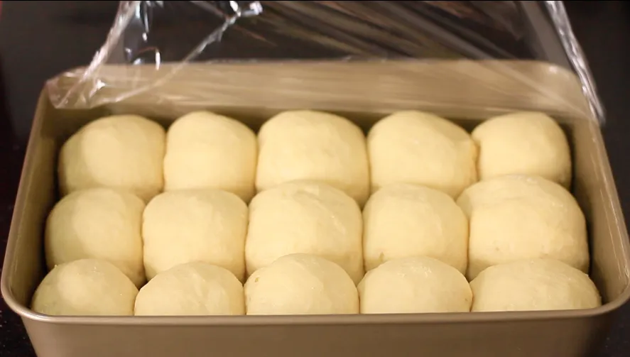 Japanese milk bread by Dolapo Grey