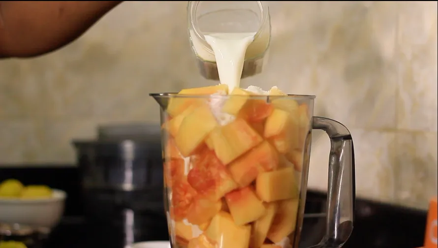 Pawpaw smoothie by Dolapo Grey