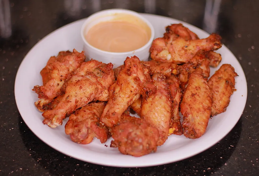 Oven baked chicken wings by Dolapo Grey