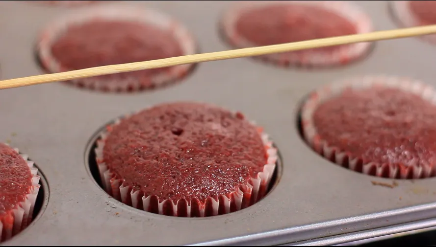 Red velvet cupcakes by Dolapo Grey