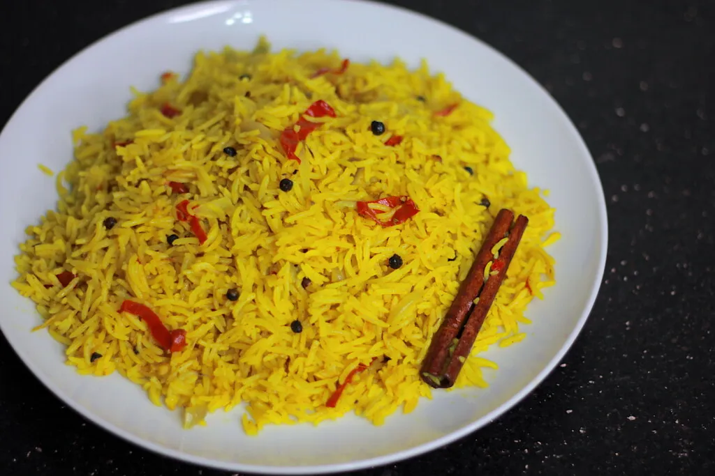 Spicy yellow rice by Dolapo Grey