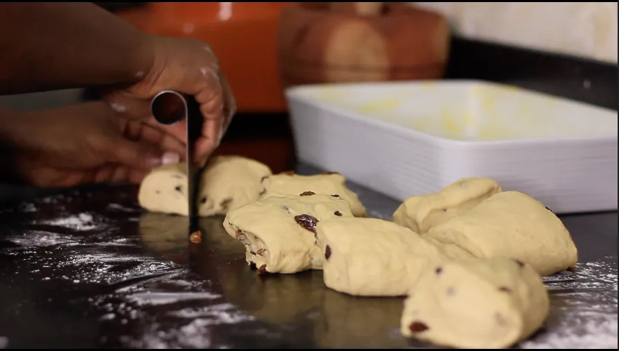 Buttery raisins bread rolls by Dolapo Grey